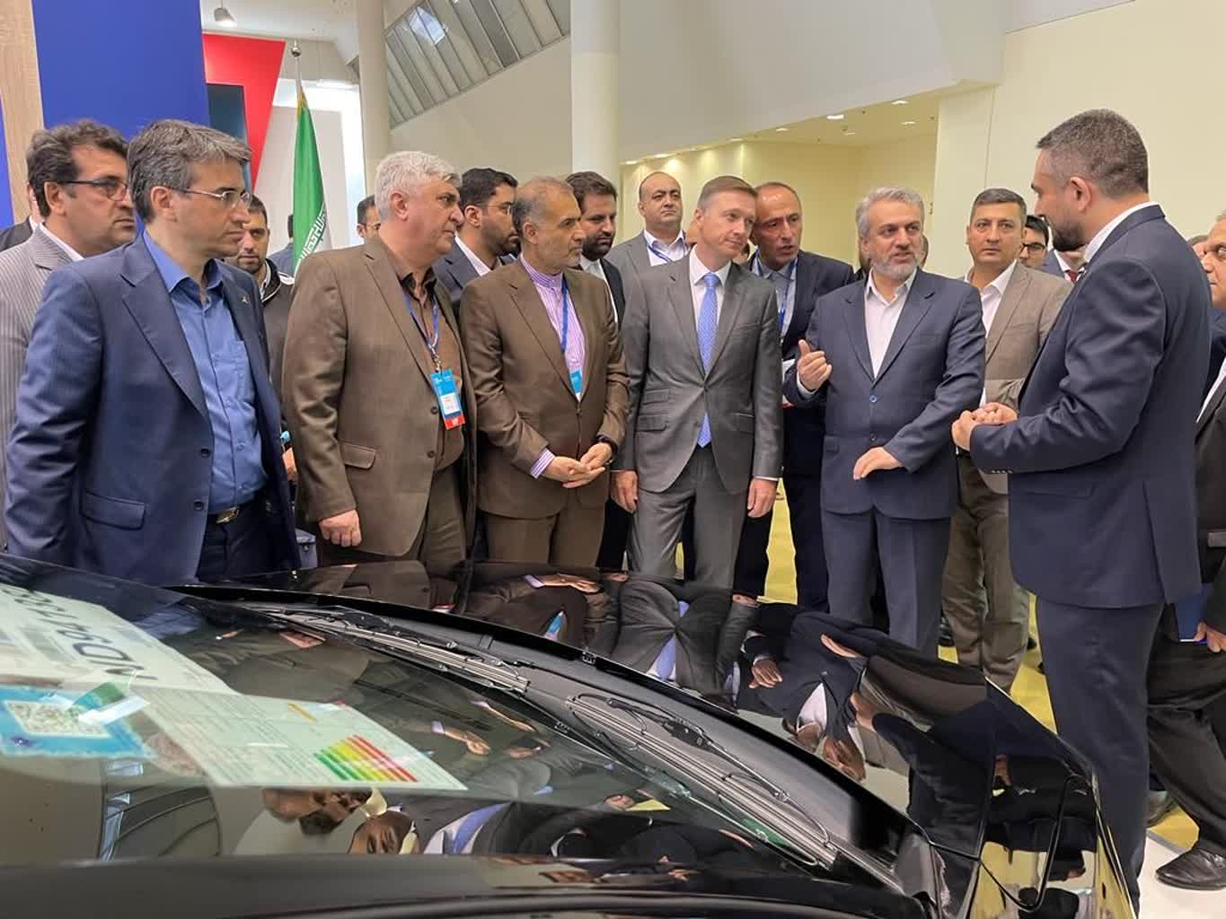 افتتاح غرفه ایران خودرو در نمایشگاه بین‌المللی مسکو 