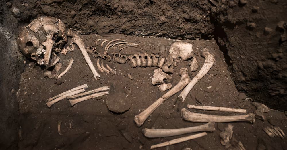 این نوجوان، ۸۵۰۰سال قبل در یک غار مرده است!