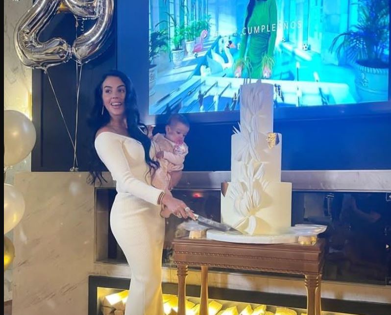 عکس جشن تولد ۲۹ سالگی تولد جورجینا رودریگز / هدیه خاصی که از رونالدو گرفت