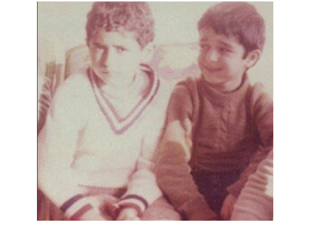 عکس هایی بامزه از کودکی پژمان جمشیدی / آقای بازیگر در کنار خواهر و برادرش