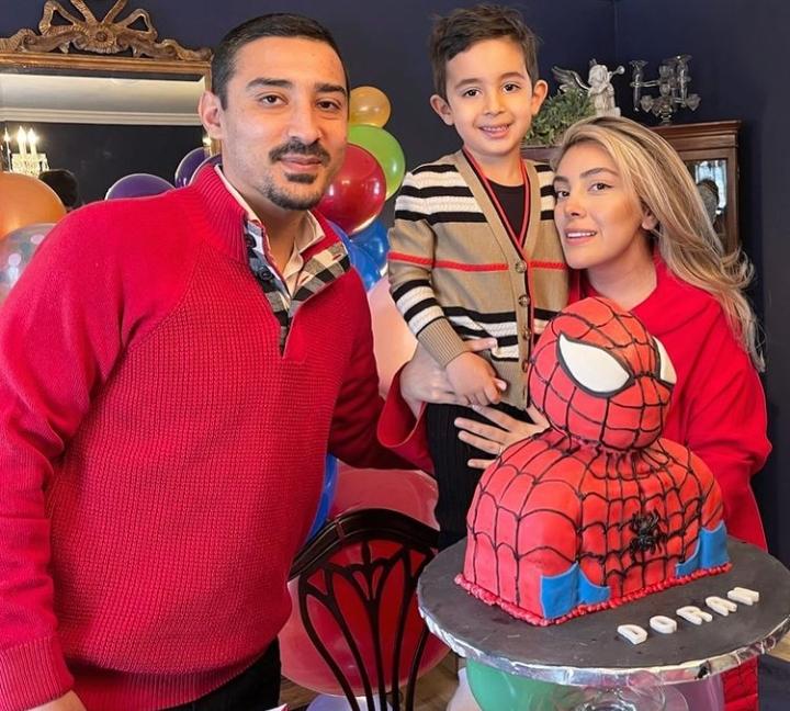 رضا قوچان نژاد و همسرش در لباس مرد عنکبوتی