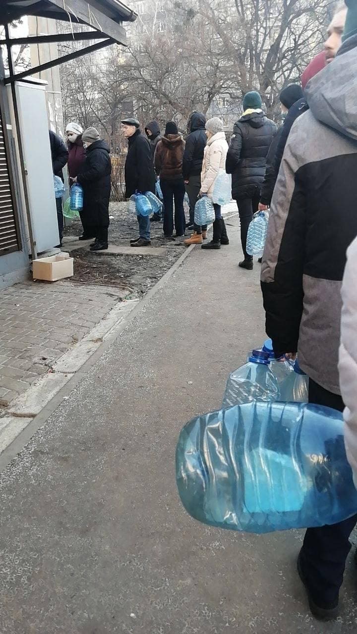 صف مردم اوکراین برای خرید آب!