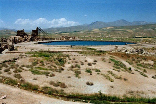 دریاچه تخت سلیمان