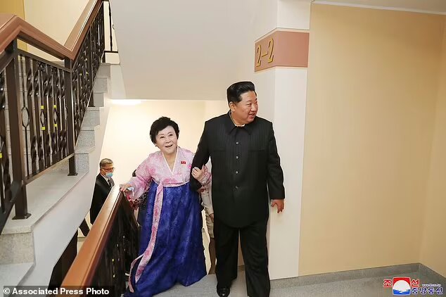 هدیه رهبر کره شمالی به «بانوی صورتی»