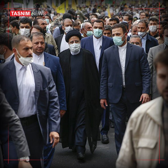 حضور رئیس‌جمهور در جمع راهپیمایان ۲۲ بهمن تهران