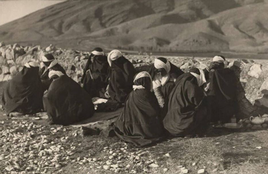 مهمانی زنانه در دوره قاجار /  از مدل لباسشان شوکه شوید! + عکس