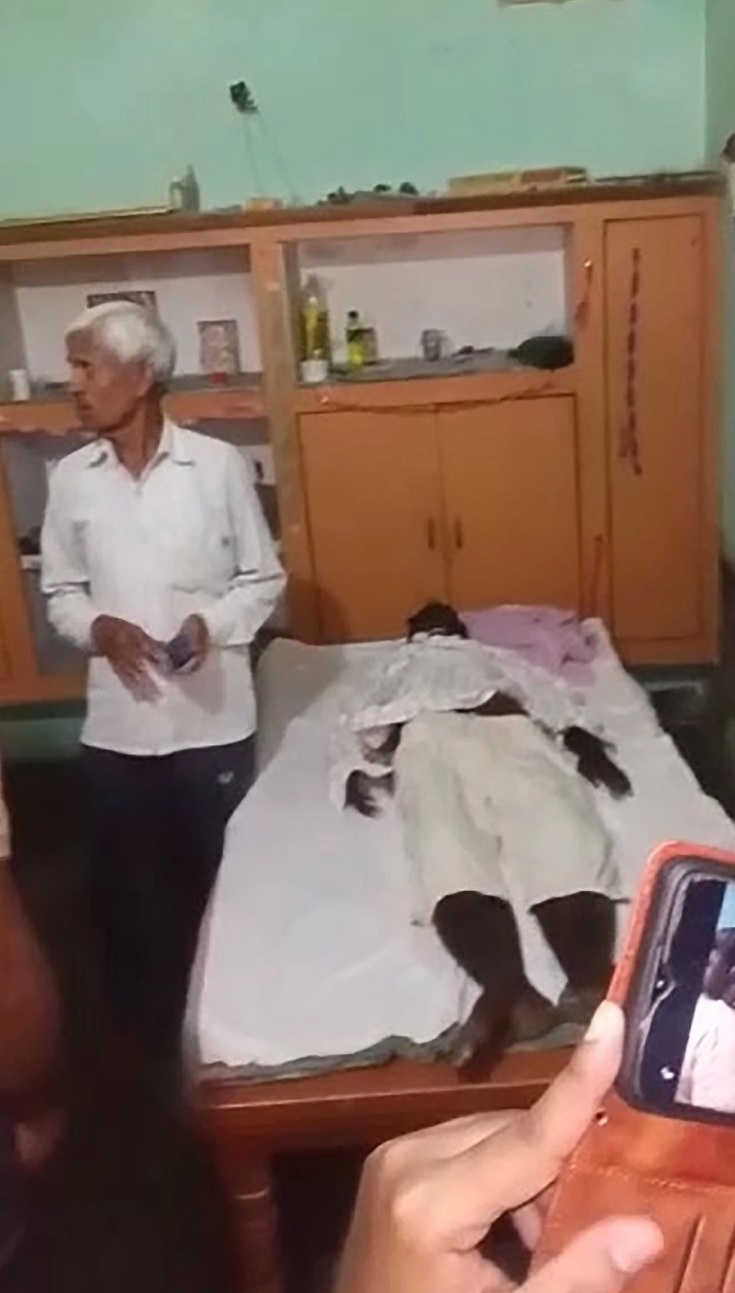 زنی که جسد شوهرش را ۱۸ ماه در خانه نگه داشت! + فیلم (حاوی صحنه های دلخراش)